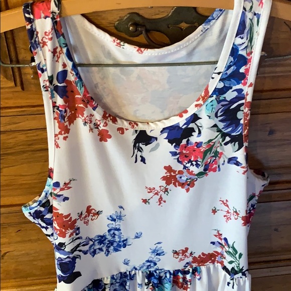 Beautiful Floral Dress - Picture 2 of 4